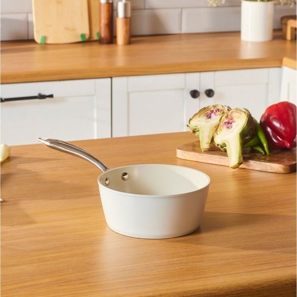 Karaca Schmorpfanne Swiss Crystal Almond Cream Stielkasserolle mit Edelstahlgriff