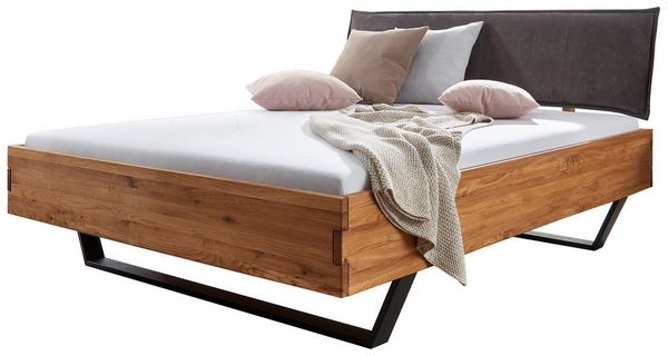 Massivart® Massivholzbett AMIRA / Massivholz / Wildeiche geölt / Kopfteil gepolstert, Standbeine schwarz Metall / Kufenform / rustikale Optik