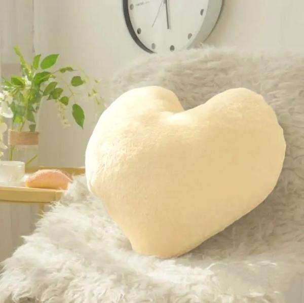 Herzkissen » Kuschelkissen 45 x 45 cm » weiches Herz Kissen » Dekokissen » Zierkissen aus Kunstfell - Creme