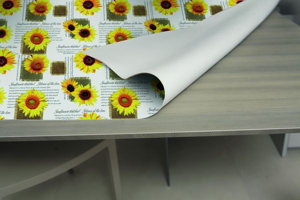 GEMITEX Bedruckter Tischschutz, hergestellt in Italien, rutschfest, stoßfest, doppelseitig, Sonnenblumen PF06, 140x180 cm, dekoriert und schützt Ihren Tisch vor Stößen, Kratzern und Flüssigkeiten