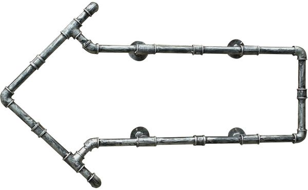 Wandbücherregal aus Metallrohren in Pfeilform