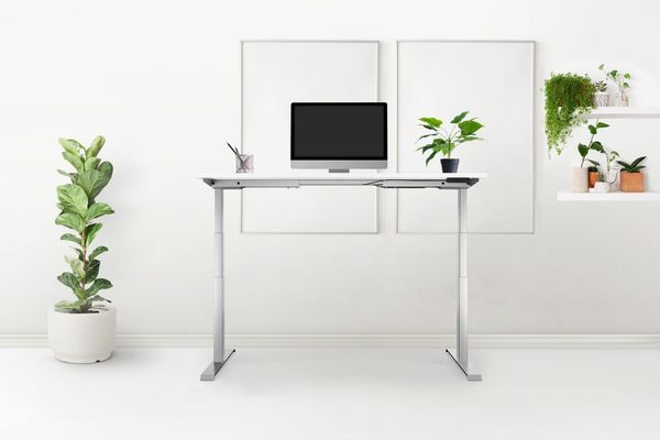 Schreibtisch elektrisch höhenverstellbar REC 120x60cm, Tischplatte Weiss mit Gestell Silber