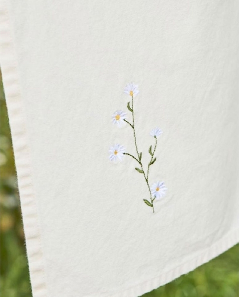 Ib Laursen Geschirrtuch Ib Laursen Geschirrtuch Flora mit weißen Margeriten (50x70 cm)