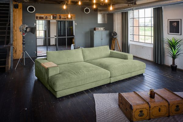 KAWOLA Big Sofa MADELINE mit Holztablett natur für Armlehne Cord olivgrün 85 x 170 x 290 cm