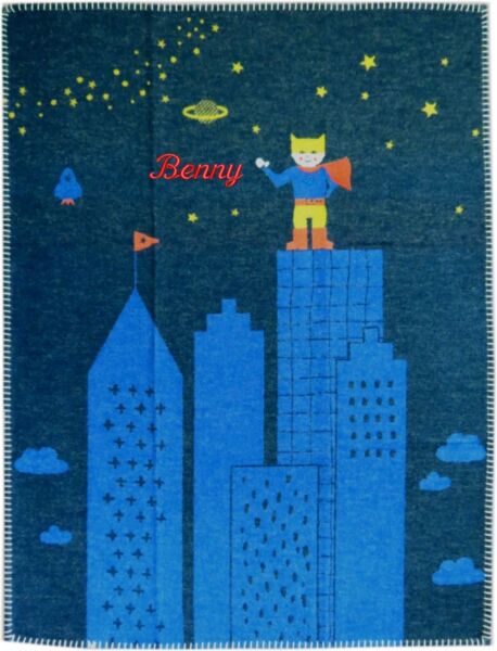 Fussenegger Superheld Kinderdecke mit Wunsch-Name bestickt navy 70 cm x 90 cm Kuscheldecke mit Namen personalisiert LILI inkl. Stick