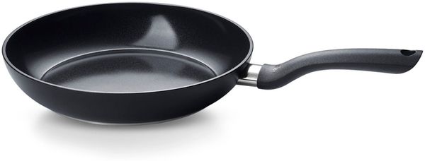Fissler Essential Black/Aluminiumpfanne-beschichtet (26 cm) Keramik-beschichtet, Bratpfanne hergestellt ohne PFAS/PTFE, Induktion– MADE IN GERMANY