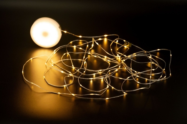 KYNAST LED Akku Campinglampe mit Lichterkette warmweiß & bunt ausrollbar