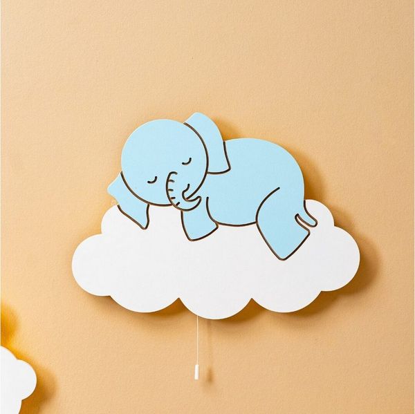 COZYCOLLECTIONS LED Wandleuchte Handbemaltes LED-Wandnachtlicht „Elefant auf der Wolke in Holzoptik, LED, Warmweiß, Montessori: sanftes Licht & eigene Schalter fördern Autonomie