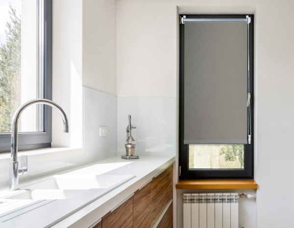 ondeco Thermo-Rollo ohne Bohren, Klemmrollo für Fenster und Türen, Klemmfix Verdunklungsrollo Sichtschutz Seitenzugrollo Rollo Sonnenschutz Fenster innen Blackout - Grau - 45x150 cm Bild 8