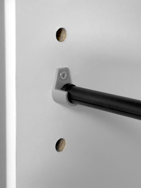 Finori Satos 02B Kommode / Schuhschrank, Samt | Schuhschrank für Flur | Maß: B x H x T ca. 50 x 110 x 34 cm | Schuhschrank mit Platz für bis zu 12 Paar Schuhe 1 Tür mit wechselbarem Türanschlag und 2 Einlegeböden und 3 Kunststoffstangen zur Schuhfixierung Kor... Bild 7