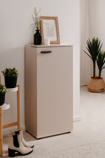 Finori Satos 02B Kommode / Schuhschrank, Samt | Schuhschrank für Flur | Maß: B x H x T ca. 50 x 110 x 34 cm | Schuhschrank mit Platz für bis zu 12 Paar Schuhe 1 Tür mit wechselbarem Türanschlag und 2 Einlegeböden und 3 Kunststoffstangen zur Schuhfixierung Kor... Bild 8