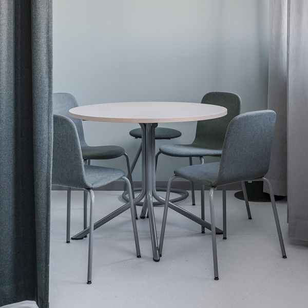 Tisch Atlas 1133 Ø900x720 mm weiß pigmentierte Eiche mit grauem Untergestell