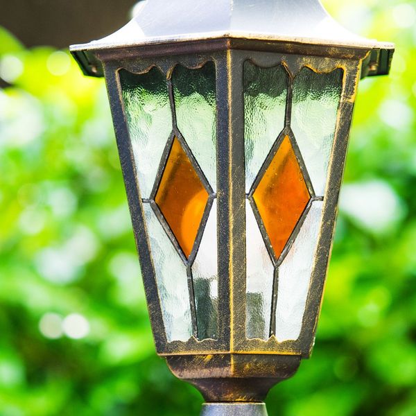 Hofstein Tuili Außenleuchte Stehleuchte in antikem Look, Aluguß in Braun-Gold mit Klarglas-Scheiben, Wegeleuchte 210 cm, E27-Fassung, max. 60 Watt, Retro-Vintage Gartenlampe IP44