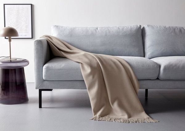 Plaid Jacquard garngefärbt Kuscheldecke anschmiegsam weich Wohndecke, andas, 130 x 170 cm (Breite x Länge), in zarten Farben, mit Fransen
