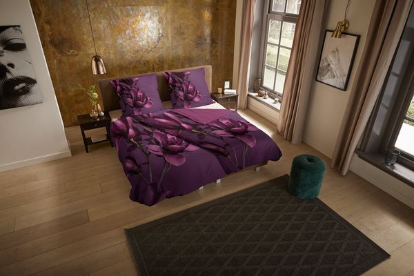 PURE luxury collection Wendebettwäsche Penelope, Microfaser, 2 teilig, Mikrofaser, Pflegeleicht, Reißverschluss, Wende, Blumen, Aubergine
