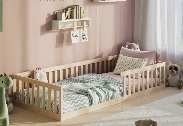 Kids Collective Kinderbett Bodenbett Bett mit Rausfallschutz & Lattenrost Montessori Bett Kinder (weitere Größen, 90x200, 120x200 cm), Jugendbett Einzelbett optional mit Matratze, natur Kiefer 140x200 cm