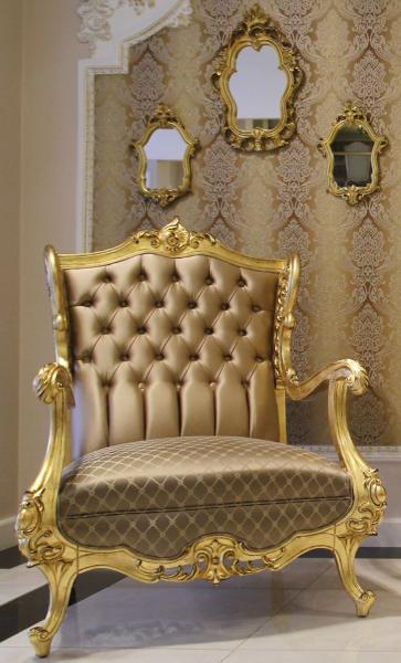 Casa Padrino Luxus Barock Ohrensessel Braun / Gold 85 x 80 x H. 113 cm - Prunkvoller Wohnzimmer Sessel mit edlem Satin Stoff - Edel & Prunkvoll