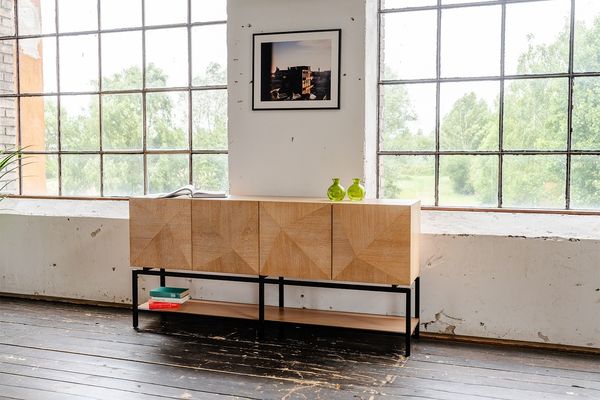 KAWOLA Sideboard ANJO 4 Türen 1 Ablage Eiche furniert braun Metall schwarz pulverbeschichtet 85 x 40 x 180 cm