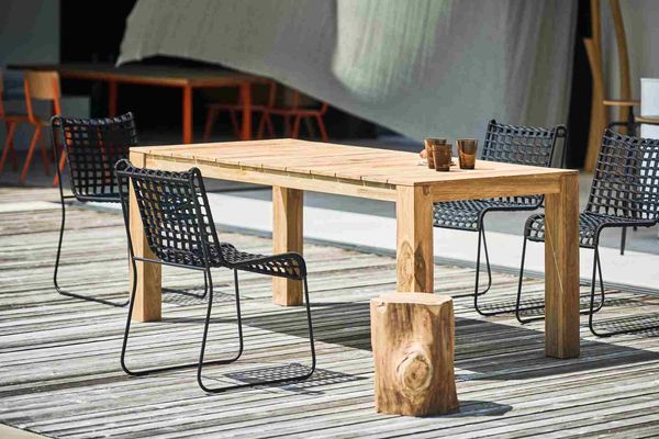 Gartenstuhl In/Out aus Metall, modernes Kufengestell, gepolstert, schwarz, robust und wetterfest