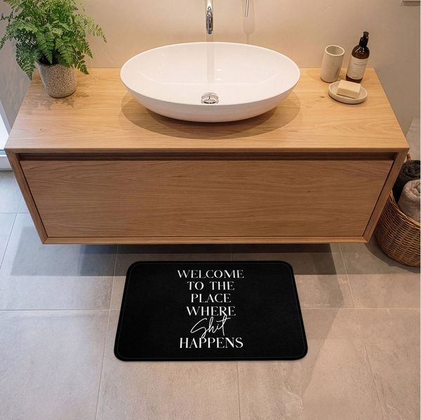 OnlyWow Badematte Zitate - Schwarz - Willkommen an dem Ort, wo Scheiße passiert - Humor, Höhe 10 mm, Polyester, Rechteckig, Badezimmerteppich, Badteppich, Rutschfest, Badvorleger, Waschbar