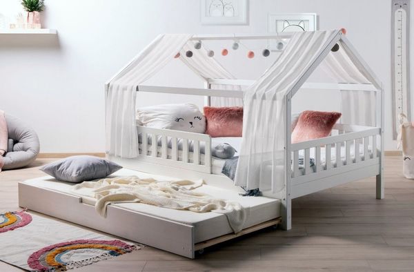 Ticaa Hausbett Kim mit Rausfallschutz und Zusatzbett aus Kiefer, Kinderbett 100x200, inkl. Tüll-Set, mit Rollrost, mit 2 Matratzen