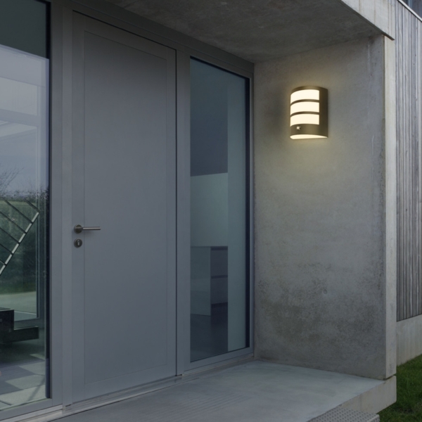 Briloner LED Außenwandleuchte Akku 5,8W schwarz Sensor warmweiß Bild 3