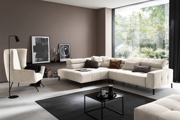 KAWOLA Sofa OHIO Ecksofa Feincord weiß mit motorischem Sitzvorzug Recamiere links 74 x 219 x 311 cm