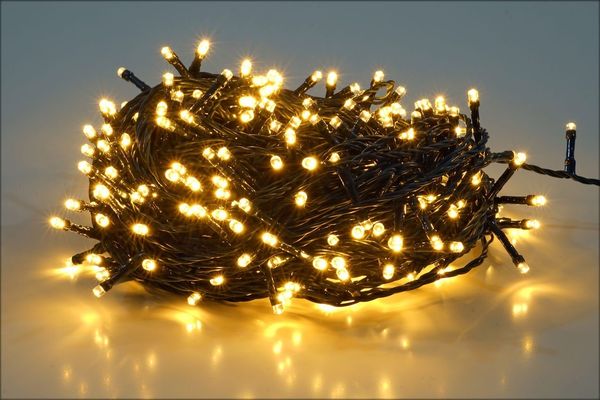 Spetebo LED-Lichterkette Weihnachts Lichterkette warm weiß - 120 LED / 9 m, 120-flammig, Garten Deko Beleuchtung für Außen und Innen