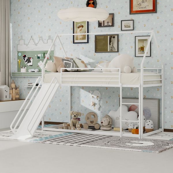 Die Doppelstockbetten haben eine Größe von 90*190 cm. Das Kinderbett verfügt über eine Rutsche. Das hausförmige Bettgestell mit Leiter erfordert kein Federbettgestellund ist leicht zusammenzubauen.
