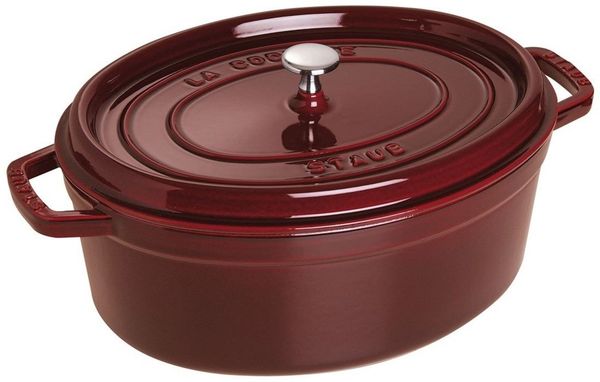 Staub 1102387 Cocotte, 23 cm oval, Bräter aus Gusseisen, grenadine
