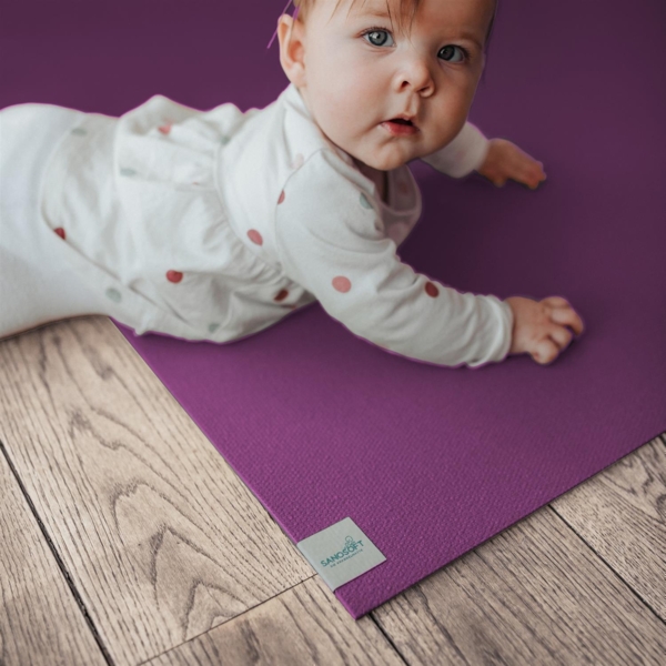 Krabbelmatte Sanosoft 120x220cm Pflaume | Öko-Tex und in Deutschland produziert - beidseitig rutschfeste Krabbelunterlage