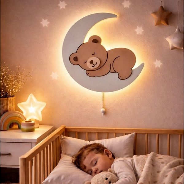 COZYCOLLECTIONS LED Wandleuchte LED-Wandnachtlicht Schlafender Bär auf Mond 36 cm,Beige, LED, Warmweiß, Montessori-inspiriertes Mond-Nachtlicht in 5 Farbvarianten