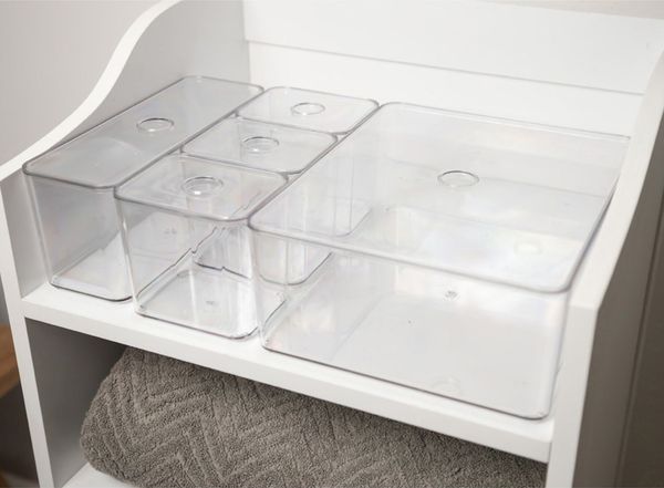 Badezimmer Organizer 5er Set mit Deckel – stabile Aufbewahrungsboxen aus Kunststoff für Kosmetik Schmuck und Badzubehör, stapelbar und pflegeleicht