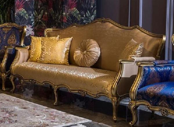 Casa Padrino Luxus Barock Sofa Gold - Prunkvolles Wohnzimmer Sofa mit elegantem Muster - Wohnzimmer Möbel im Barockstil - Edel & Prunkvoll