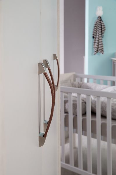 roba Kinderkleiderschrank 3-türig 'Mila' - Griffe aus Lederimitat - Soft Close - Grau / Weiß