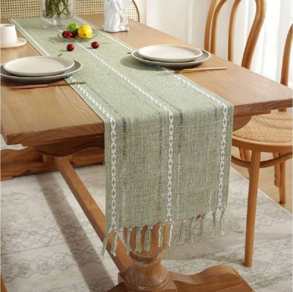 Blusmart Tischläufer Klassische Tischfahne im nordischen Stil (Tischdecke mit Quasten im Boho-Landhausstil 1-tlg, Handgefertigte Quasten, waschbar), Geeignet als Tischdekoration