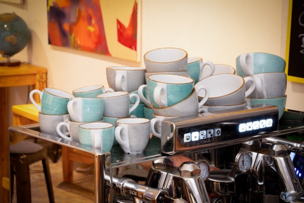 CreaTable Tasse Vintage Nature Aqua, Kaffeetassen-Set, 8-tlg, Porzellan, Handgemalt, Gesprenkelt, Rustikales Außenband Bild 2