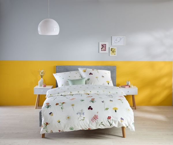 Fleuresse Mako-Satin Bettwäsche 240x220 Blüten Blätter Wiese Wende 115051-9