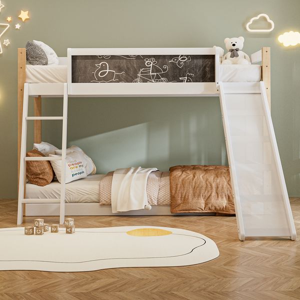 Etagenbett Liegefläche 90x200 cm / 90x190 cm mit Treppe, Rutsche, Schutzgittern und Tafel