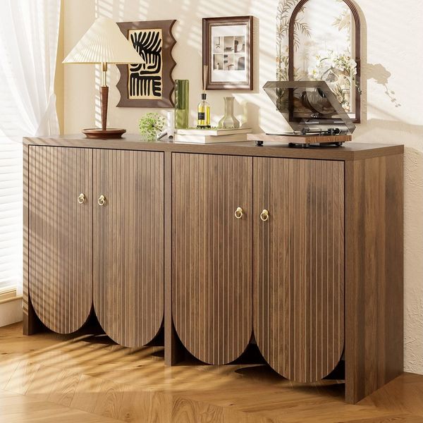 Merax Sideboard in Walnussoptik (Aufbewahrungsschrank Anrichte Buffetschrank, 1 St, Vielseitig & stilvoll für Wohnzimmer, Esszimmer oder Flur), Kommode mit 4 Türen, verstellbaren Einlegeböden & Aluminiumgriffen