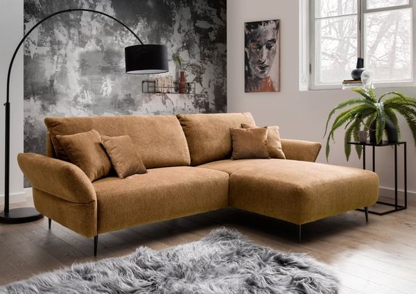 Ecksofa Vardo von Benformato: Stilvolle Eleganz in Mikrofaser mit verstellbaren Armlehnen und beidseitiger Montage, erhältlich in 5 Farben
