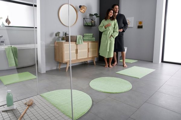 my home Badematte Vanessa, Höhe 10 mm, rutschhemmend beschichtet, fußbodenheizungsgeeignet, schnell trocknend, strapazierfähig, Polyester, halbrund, Badteppich, weiche Haptik, unifarben