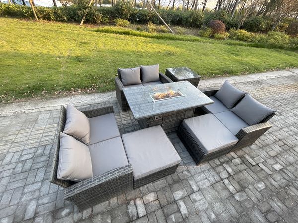 Fimous Hoher Rücken Rattan Gartenmöbel Sets mit Outdoor-Möbel Gas Feuerstelle Esstisch Set 2 Großer Fußhocker Beistelltische Dunkelgrau Gemischt