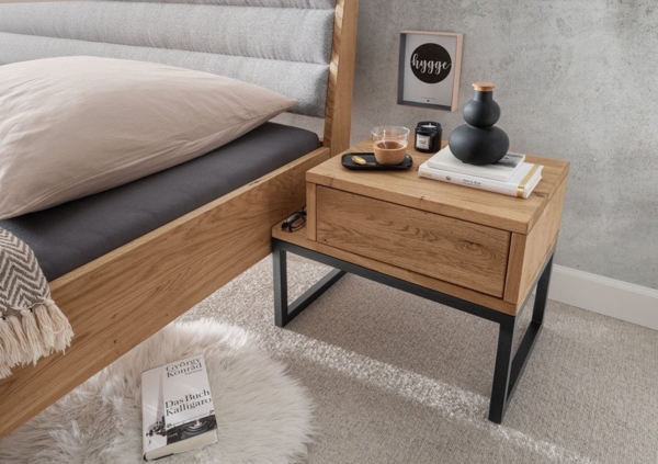 'Kiara' Nachttisch, Wildeiche massiv geölt & Metall schwarz, 45 x 35 x 55 cm