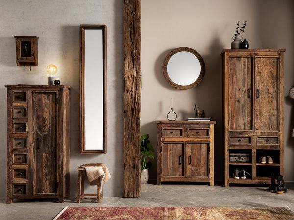 Hochkommode Sumatra aus recyceltem Altholz mit Tür und Schubkästen - rustikaler Landhausstil für Wohnzimmer oder Flur