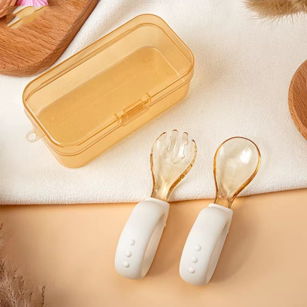 ABC Baby-Fütterungslöffel, Silikon-Babylöffel für selbstständiges Essen, Kindergeschirr mit kurzem Griff, mit Aufbewahrungsbox