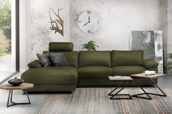 KAWOLA Sofa LOLA Ecksofa XL Stoff moosgrün mit motorischer Relaxfunktion Recamiere links 84 x 178 x 304 cm