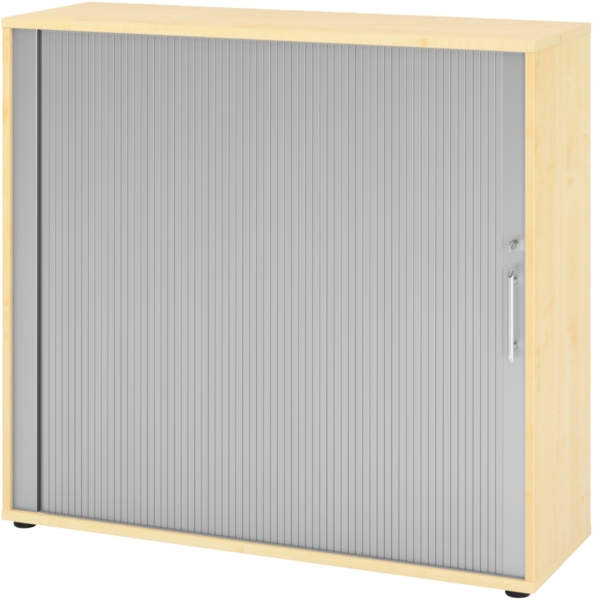 bümö Aktenschrank abschließbar mit Rollladen, Rollladenschrank für Ordner & Co. - Büroschrank mit Rollo, abschließbarer Ordnerschrank aus Holz in Ahorn/Silber mit Relinggriff, 1733S-3-S-RE