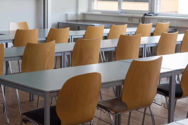 Bisley Mehrzwecktisch, rechteckig, Gestell aus Stahl, 30x30 mm, pulverbeschichtet, Farbe: 333 schwarz; Tischplatte 19 mm, melaminharzbeschichtet, hochabriebsfest, Dekor: BC grau; Maße: H 740 x B 1200 x T 600 mm Bild 5