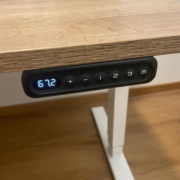 ASSMANN Elektrisch höhenverstellbarer Schreibtisch Y-Line 160x70 cm Eiche Polar Signalweiß Metall Holz Melaminoberfläche Bild 10